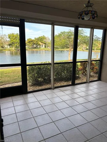 513 Lake Louise Cir 101, Naples, Florida 34110