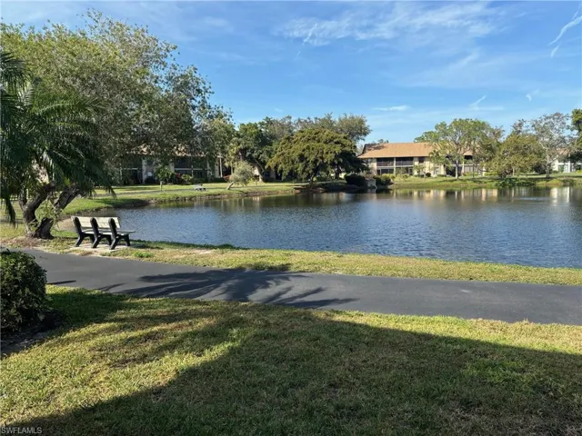 513 Lake Louise Cir 101, Naples, Florida 34110