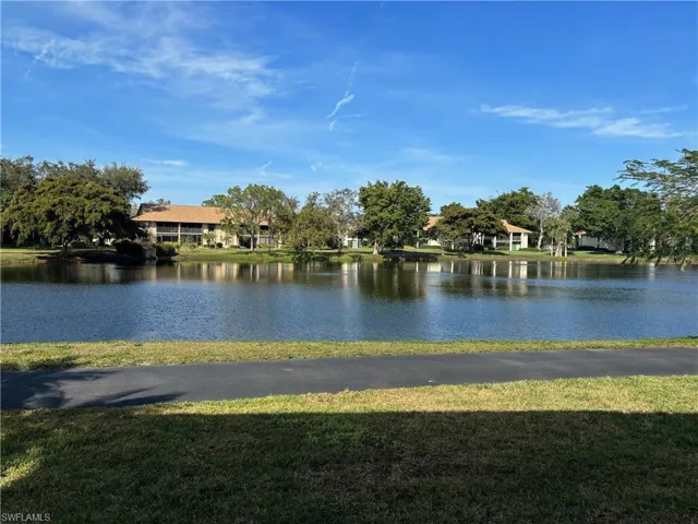 513 Lake Louise Cir 101, Naples, Florida 34110