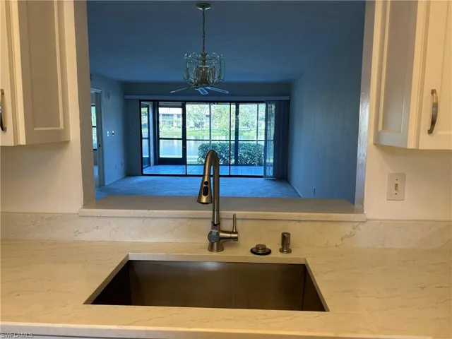 513 Lake Louise Cir 101, Naples, Florida 34110