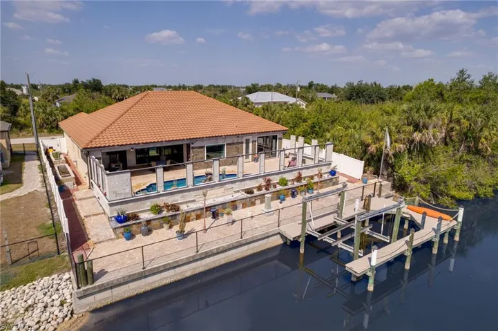 Gulf Access canal~13,000 lb boat lift