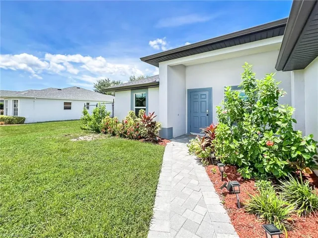 Entrance to property with a yard