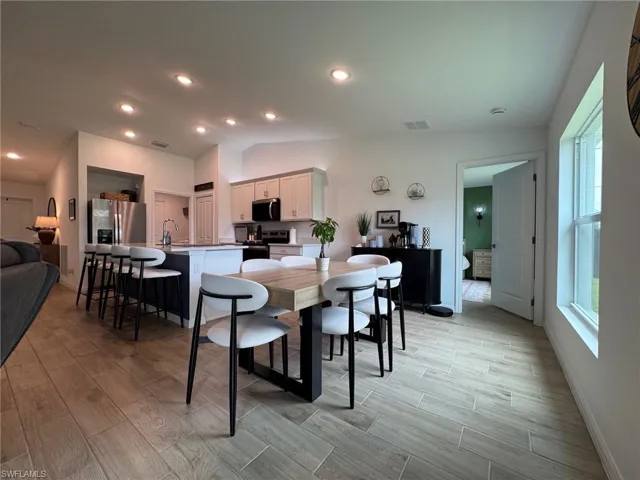 330 Sw 23rd Ter, Cape Coral, Florida 33991