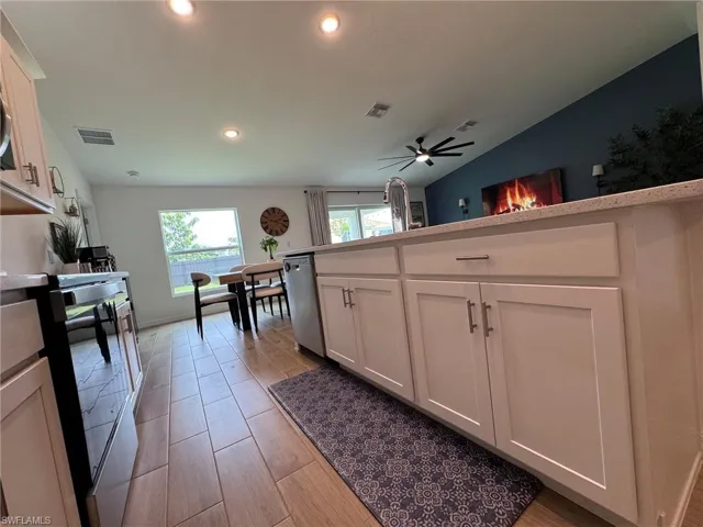 330 Sw 23rd Ter, Cape Coral, Florida 33991