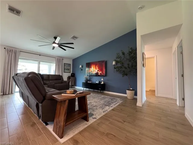 330 Sw 23rd Ter, Cape Coral, Florida 33991