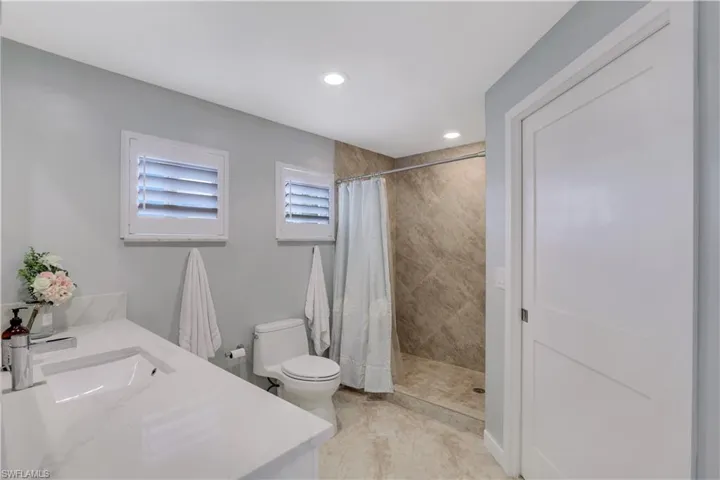 696  Regatta  CT, Naples, FL 34103