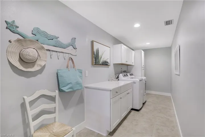696  Regatta  CT, Naples, FL 34103