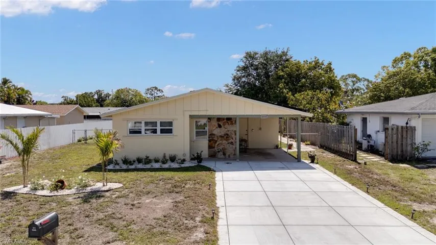 4855  West  DR, Fort Myers, FL 33907