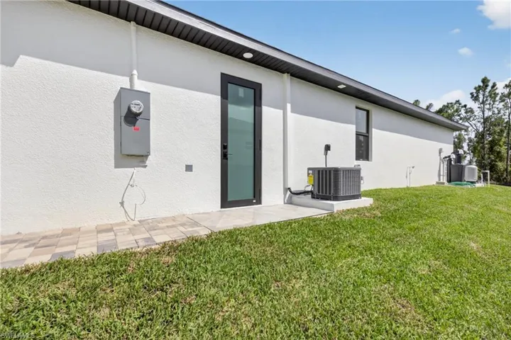 1412 Ne 1st St, Cape Coral, Florida 33909