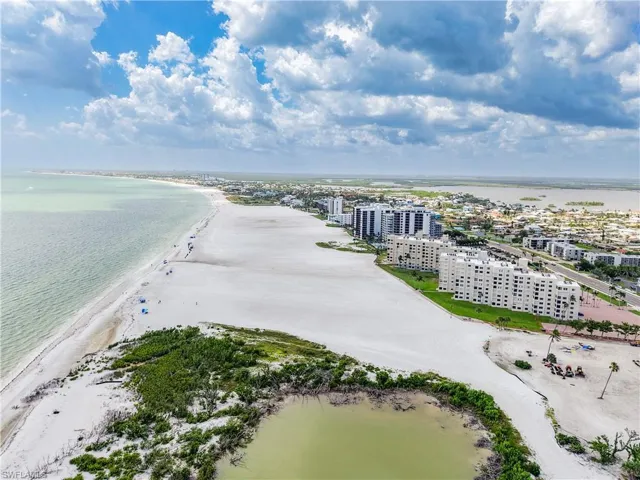 Bird's eye view of waterfront with a beach