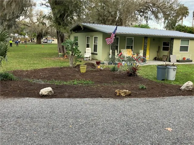 View of front of property featuring a front yard