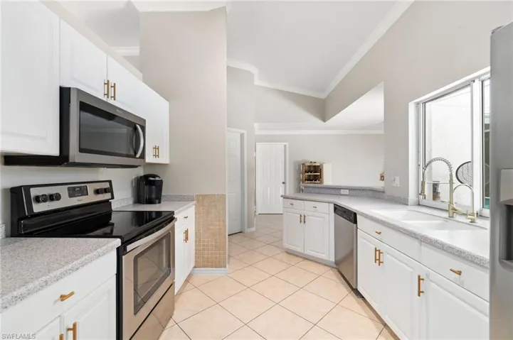 Kitchen with crown molding and stainless steel appliances