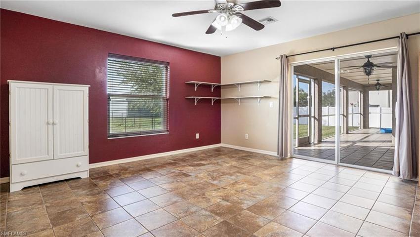Den or 4th bedroom