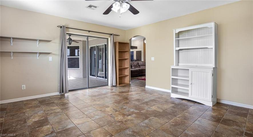 Den or 4th bedroom