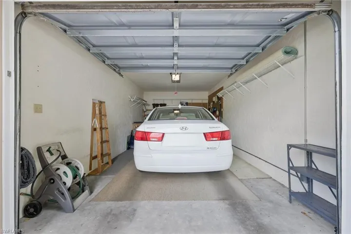 Oversized garage-Car not included