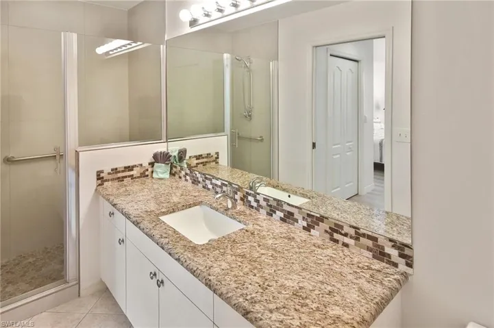 8076 Queen Palm Ln 443, Fort Myers, Florida 33966