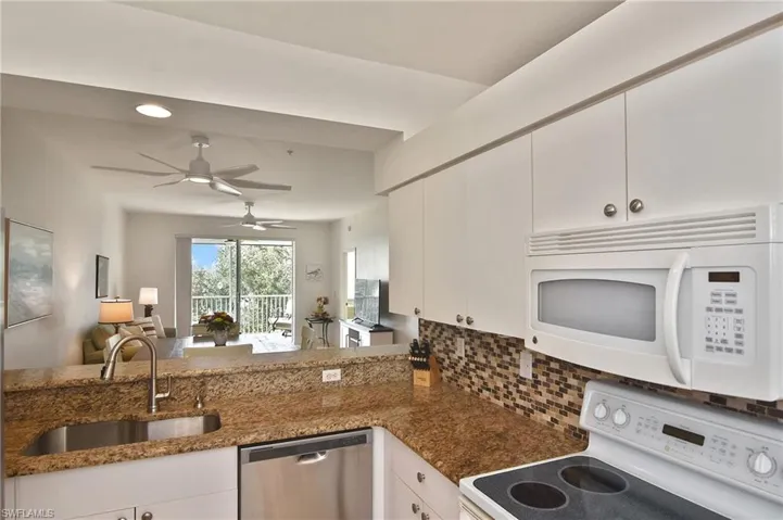 8076 Queen Palm Ln 443, Fort Myers, Florida 33966