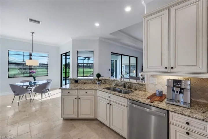 Great counter and cabinet space!