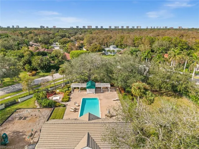 Birds eye view of property