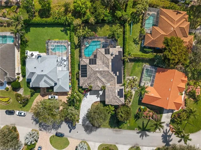 Birds eye view of property