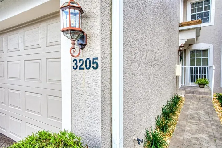 9570  Hemingway  LN, Fort Myers, FL 33913
