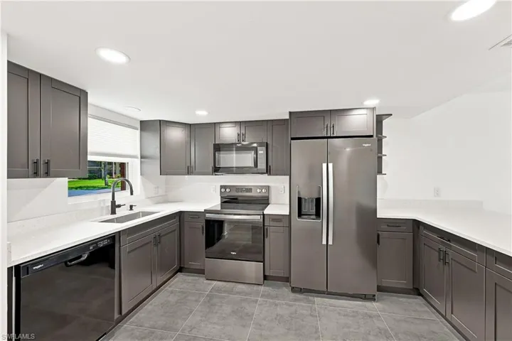 16881 Davis Rd 313, Fort Myers, Florida 33908