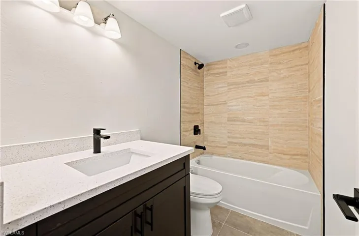16881 Davis Rd 313, Fort Myers, Florida 33908
