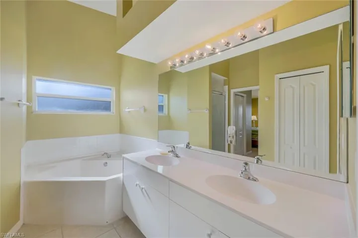 2790  Cypress Trace  CIR, Naples, FL 34119