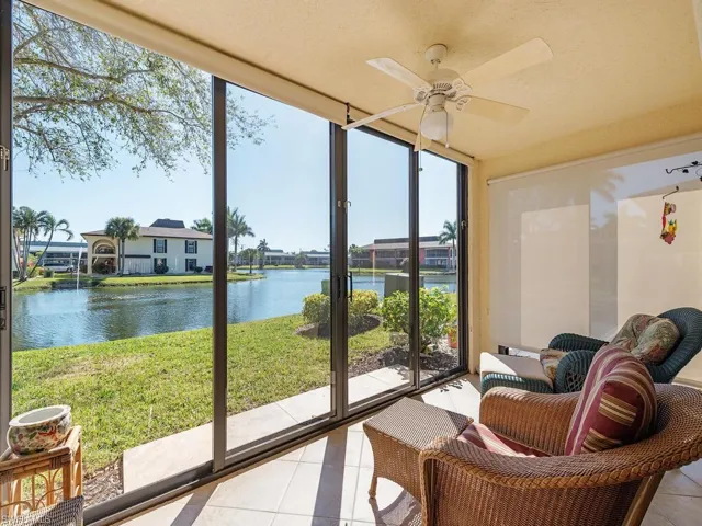 4560  Chantelle  DR, Naples, FL 34112