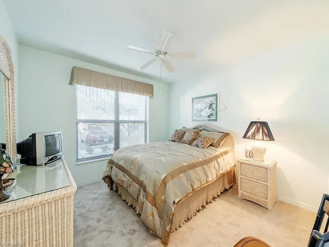4560  Chantelle  DR, Naples, FL 34112