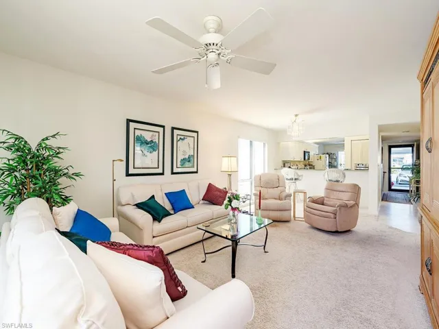 4560  Chantelle  DR, Naples, FL 34112