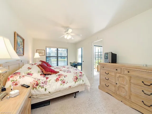 4560  Chantelle  DR, Naples, FL 34112