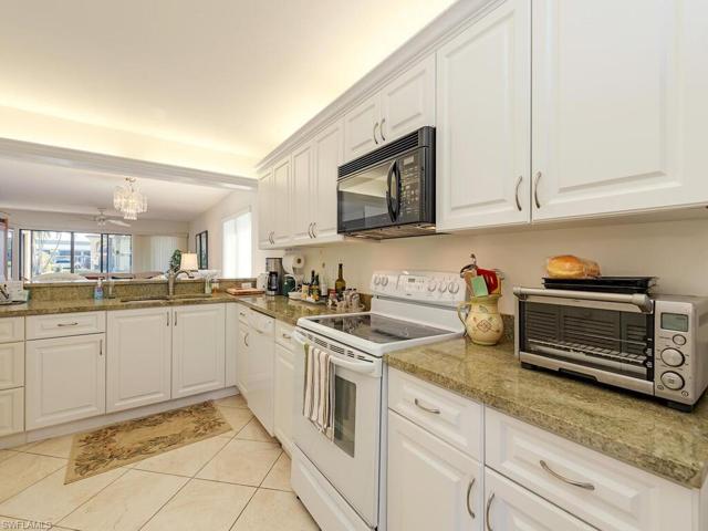 4560  Chantelle  DR, Naples, FL 34112