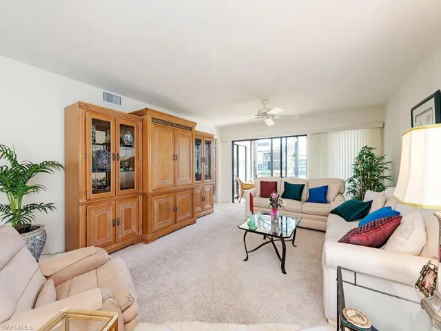 4560  Chantelle  DR, Naples, FL 34112