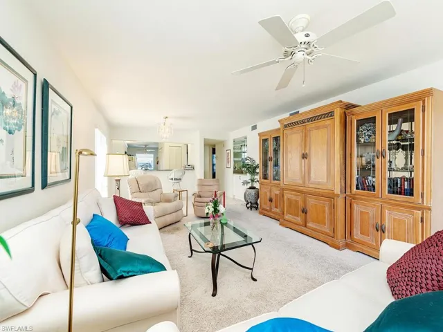 4560  Chantelle  DR, Naples, FL 34112
