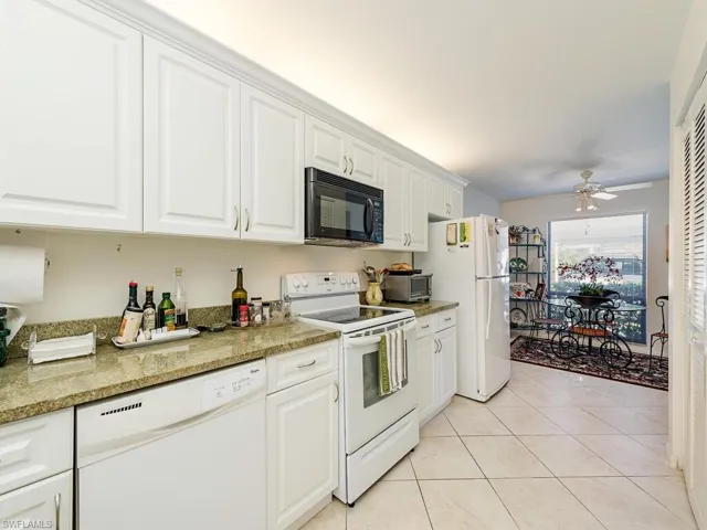4560  Chantelle  DR, Naples, FL 34112