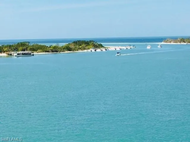 Lovers key beachs and Islands State Park nearby