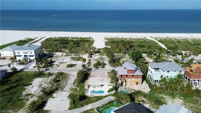 One lot off gulf front