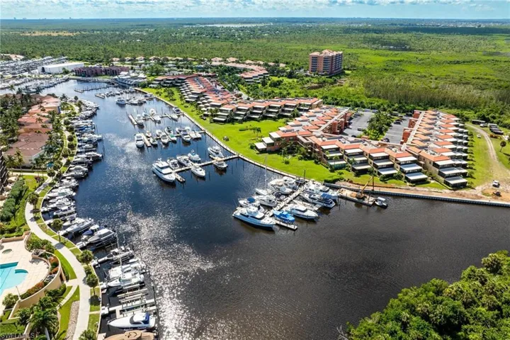 Bird's eye view of numerous boat docks and a large body of water