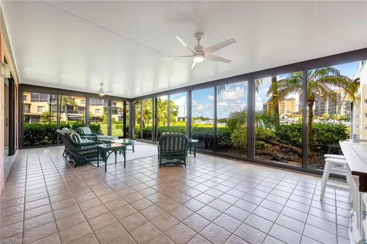 Sunroom / solarium featuring a ceiling fan
