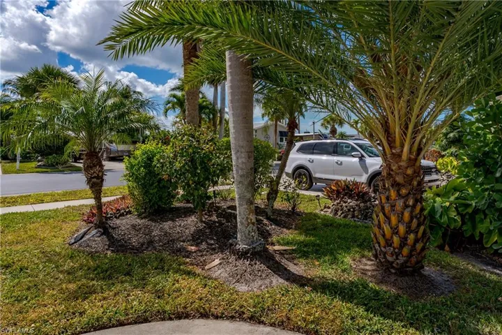 1076 Diamond Lake Cir, Naples, Florida 34114