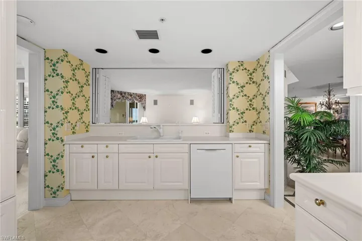 4021 Gulf Shore Blvd N 1204, Naples, Florida 34103