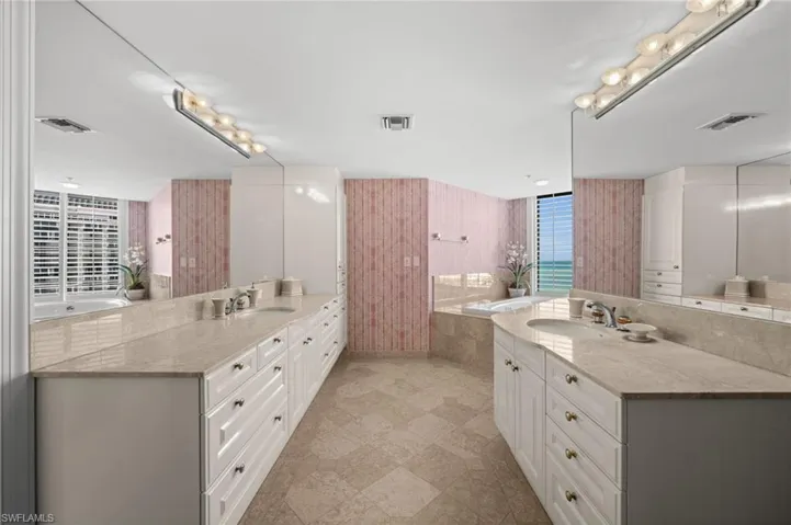 4021 Gulf Shore Blvd N 1204, Naples, Florida 34103