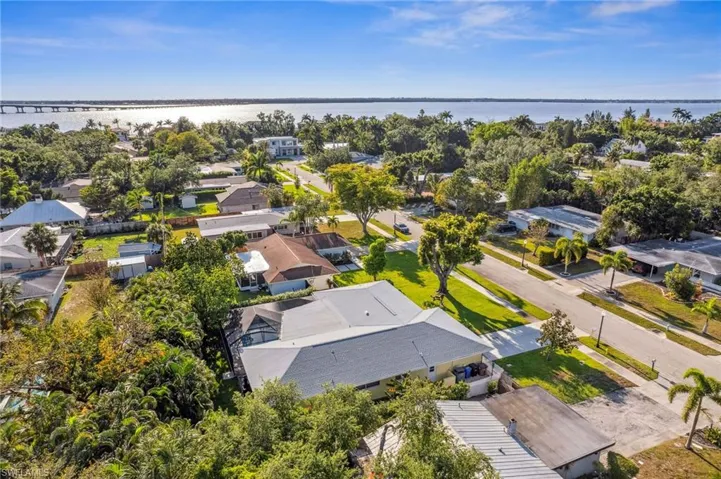 1256  Morningside  DR, Fort Myers, FL 33901