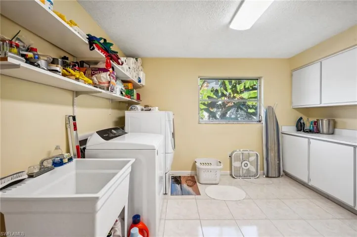 1256  Morningside  DR, Fort Myers, FL 33901