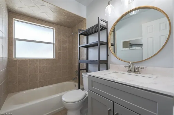 Full bathroom with vanity, toilet, and tiled shower / bath