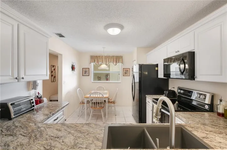 685 Squire Cir 204, Naples, Florida 34104