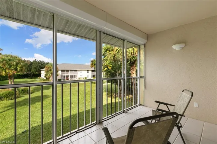 685 Squire Cir 204, Naples, Florida 34104