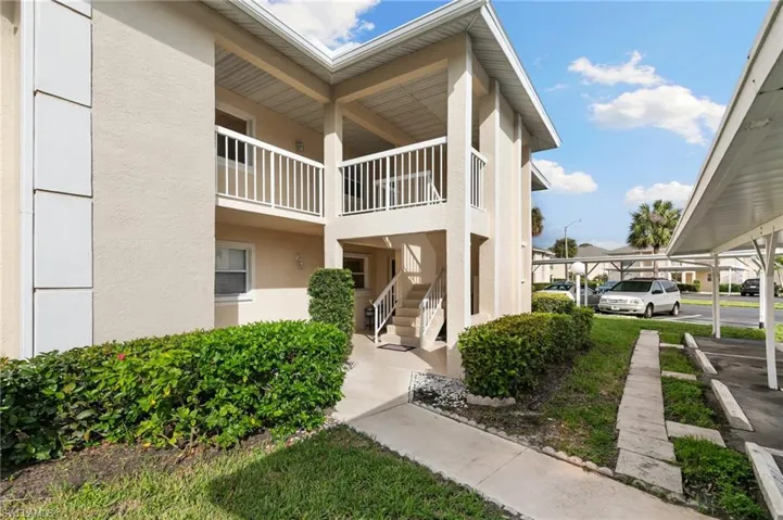 685 Squire Cir 204, Naples, Florida 34104