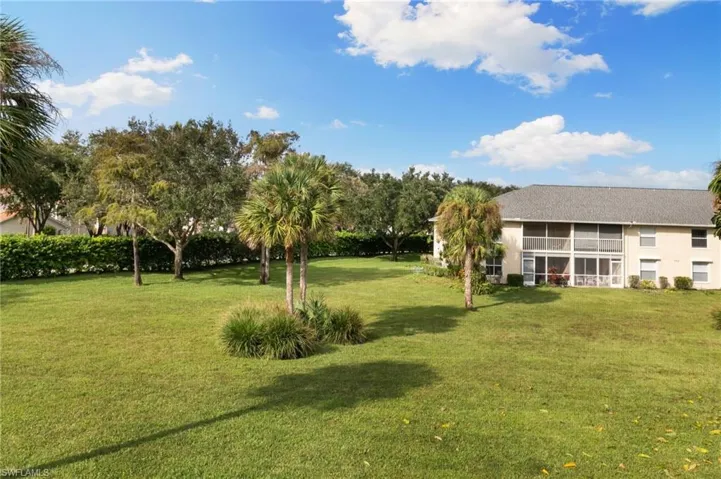 685 Squire Cir 204, Naples, Florida 34104